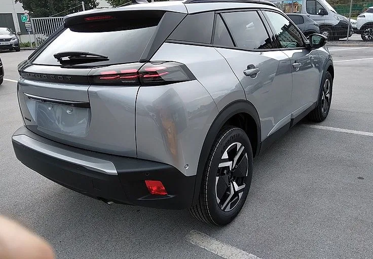 Zunanja slika - Peugeot 2008 - ALLURE PureTech 100-KAMERA 360-MRTVI KOT - 3