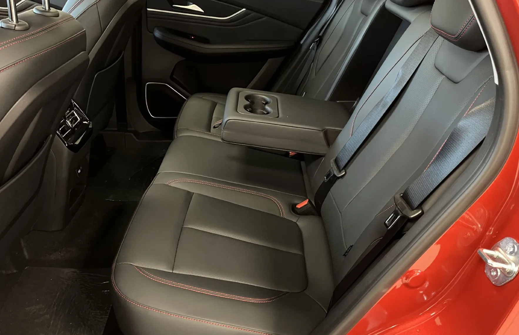 Zunanja slika - Forthing Forthing T5 EVO - T5 Evo 1.5 T-GDI LUXURY - NA ZALOGI - my 2025 - - 10