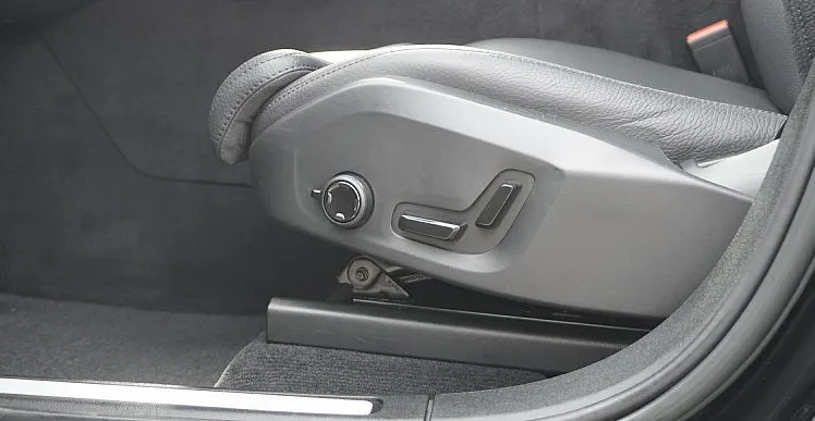 Zunanja slika - Volvo XC60 - B4  D  Core AT FWD+12.MES.JAM.+USNJE+PANO+MEMORY - 16