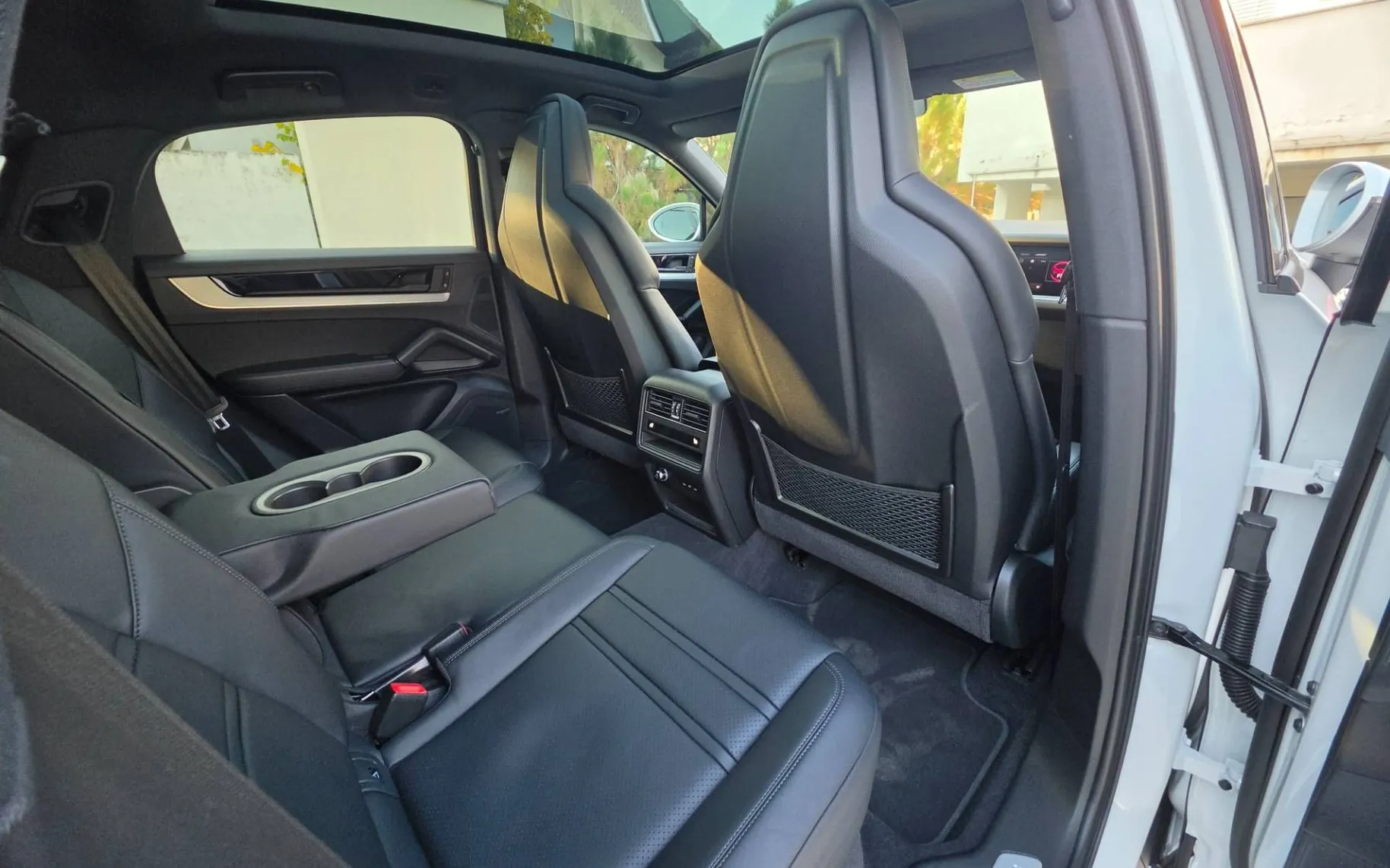 Notranja slika - Porsche Cayenne Coupe - E-Hybrid |MAXTON|SCREEN|PANO|ZRAK|ALU22|VRHUNSKI| - 11