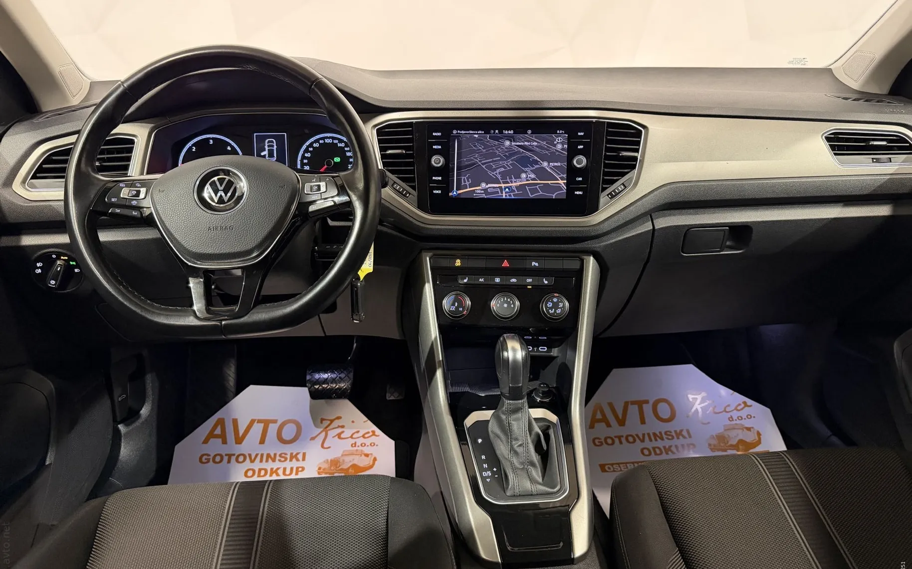 Notranja slika - VW T-Roc - 2.0 TDI-AVT-ACC-NAVI-LED-110KW-MRTVI KOT-GRETJE .. - 10