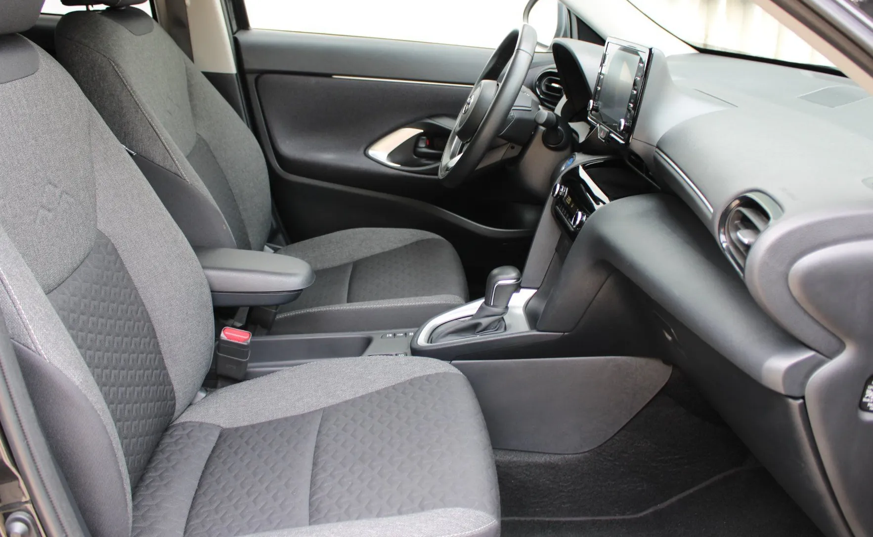 Zunanja slika - Toyota Yaris Cross - Hybrid 1.5 VVT-i Business Avt. - 13