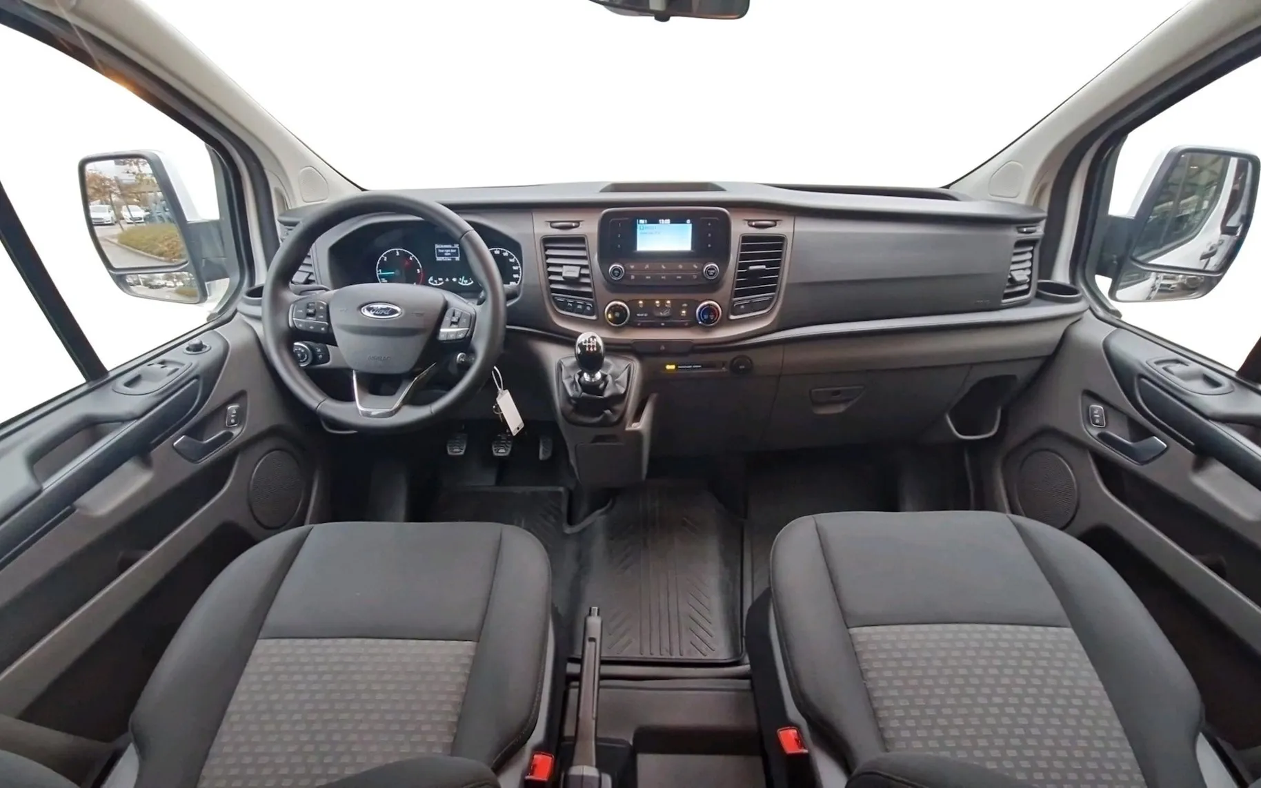 Zunanja slika - Ford Transit Custom - KOMBI TREND 2.0 TDCi 110 kW L2H1 7+1-SLO-2XKLIMA - 4
