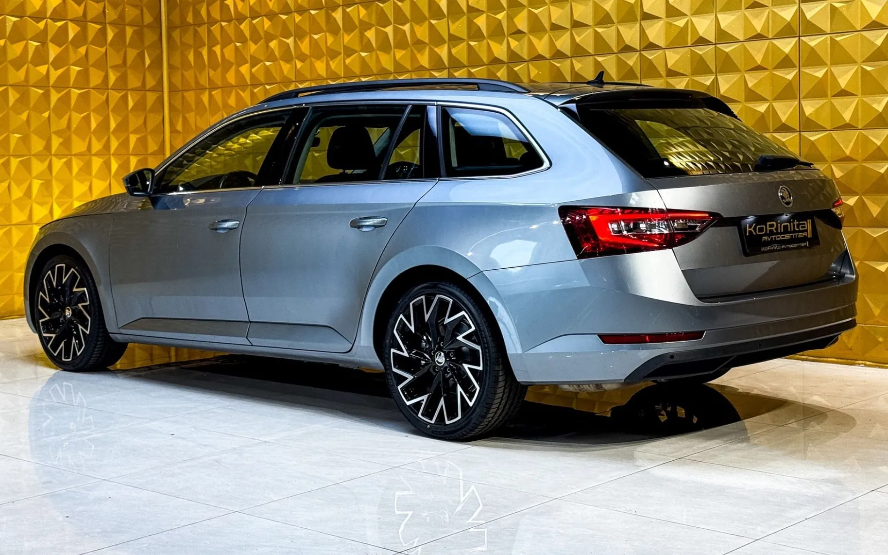 Notranja slika - Škoda Superb - 2.0 TDI 4X4 AUT.-PANO-GRETJE-NAVI-RADAR TEMP - 7