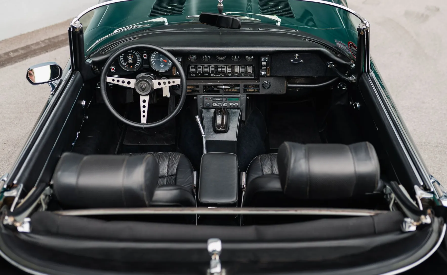 Zunanja slika - Jaguar E-Type - V12 Roadster - najlepši avto kadarkoli narejen - 12