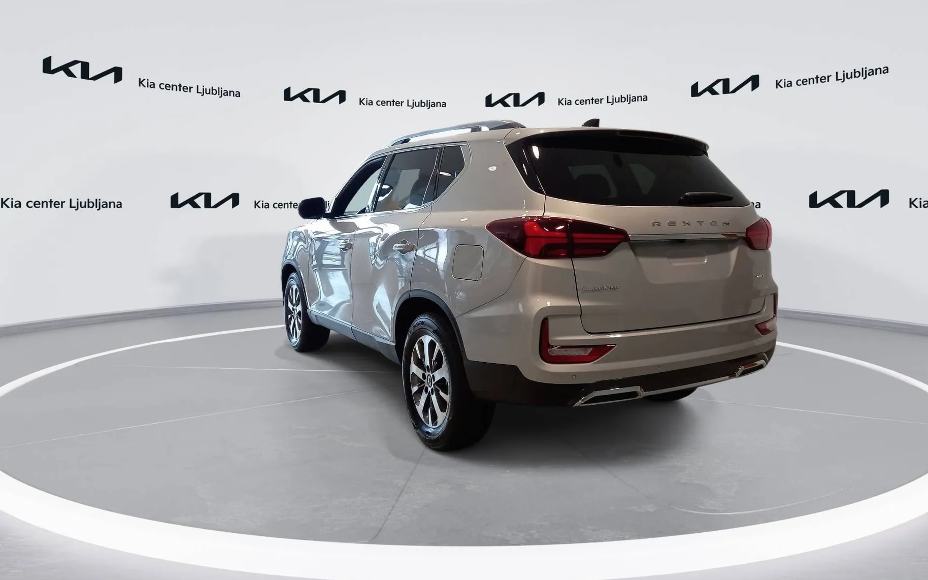 Notranja slika - SsangYong Rexton - 2.2 XDi Limited+ 4WD AT... - 7
