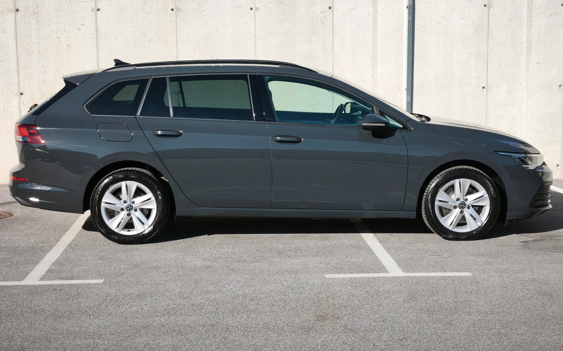 Zunanja slika - Volkswagen Golf - Volkswagen  Variant 2.0-TDI-1-LASTNIK-1-BARVA-SLO-POREKLO-LED - 6