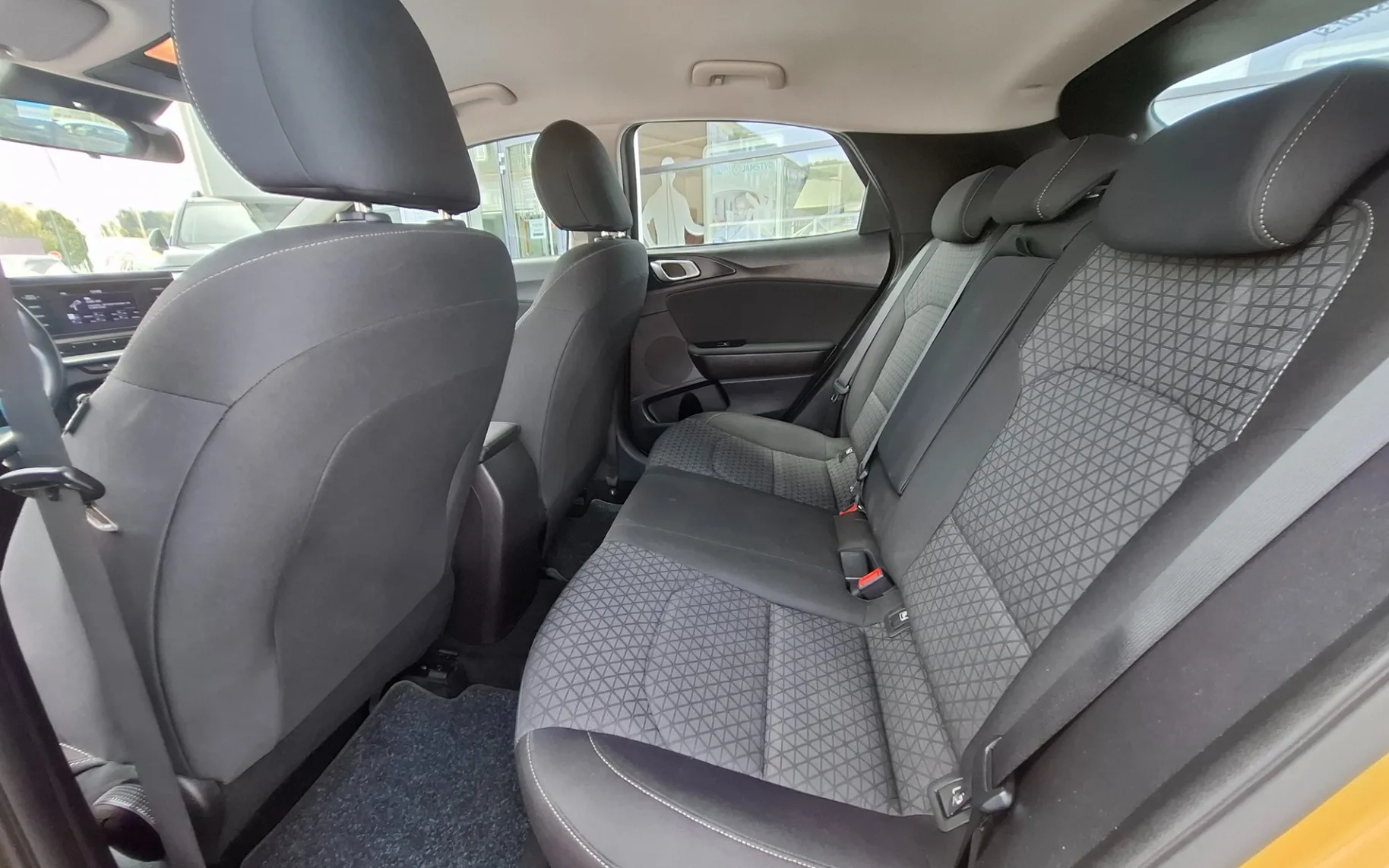 Zunanja slika - KIA XCeed - 1.0 T-GDi - SLOVENSKI - POTRJENA SERVISNA KNJIGA - 9