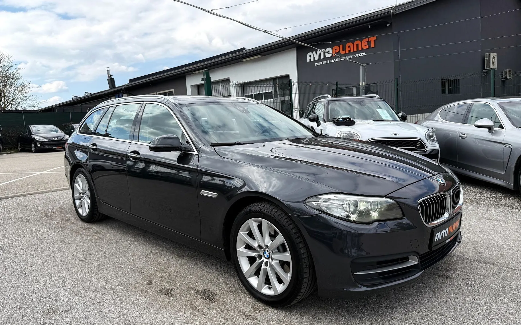 Zunanja slika - BMW Serija 5 - Touring: 525d AUT. LUXURY LiNE DIGITAL PANO HEADuP ALU 1 - 16