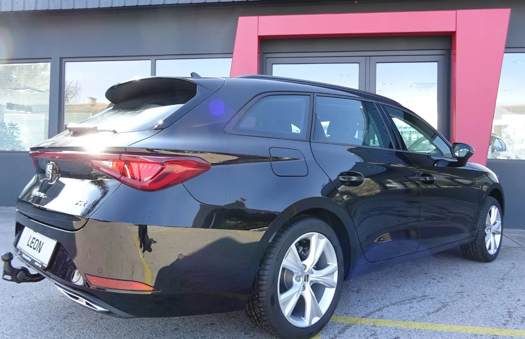 Zunanja slika - Seat Leon - 1.5 eTSI 150KM DSG FR ST- VLEČNA KLJUKA- - 4