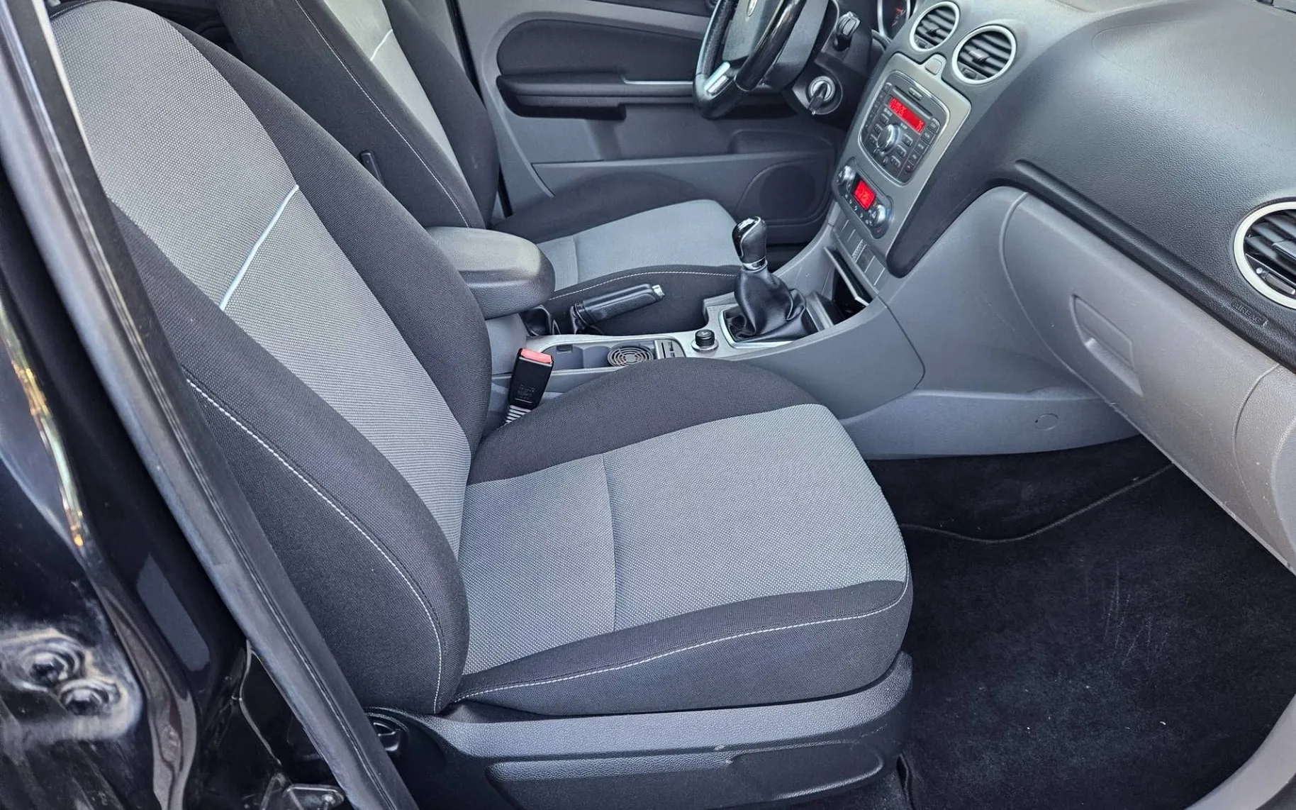 Notranja slika - Ford Focus - 1.6  1.LASTNIK  SLO SAMO 115000KM - 10