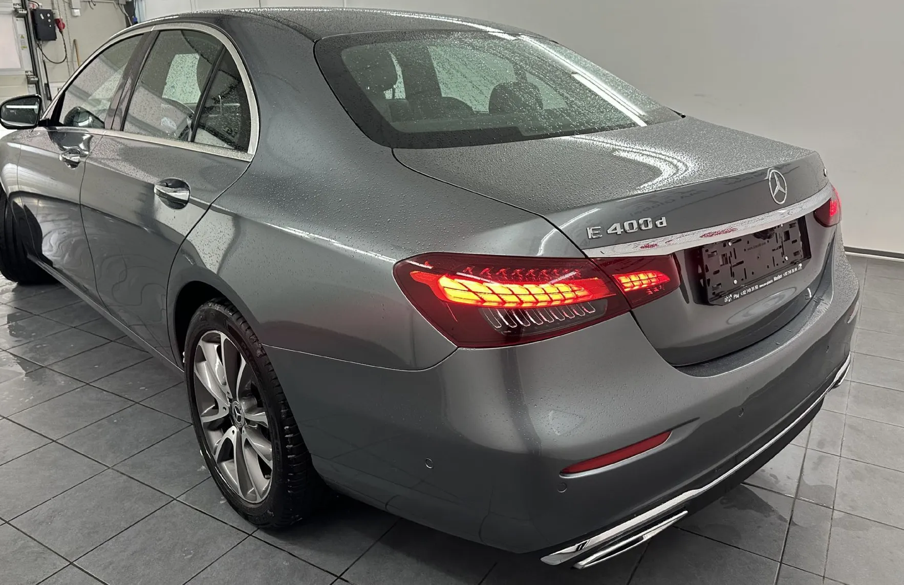 Zunanja slika - Mercedes-Benz E-Razred - E 400 d 4MATIC.KAMERA.USNJE.ACC.ZRAČ.VZMETENJE.LE - 1