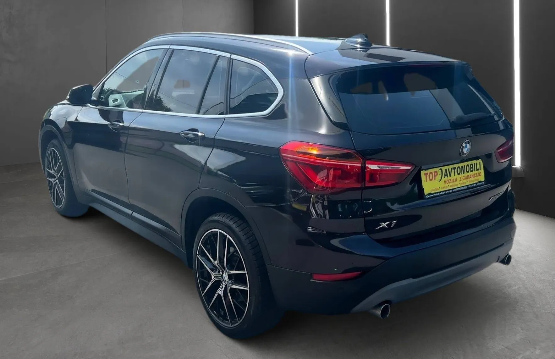 Zunanja slika - BMW X1 - serija : XDrive20d  NAVI PDC KAMERA RADAR LINE ASSIST T.. - 4