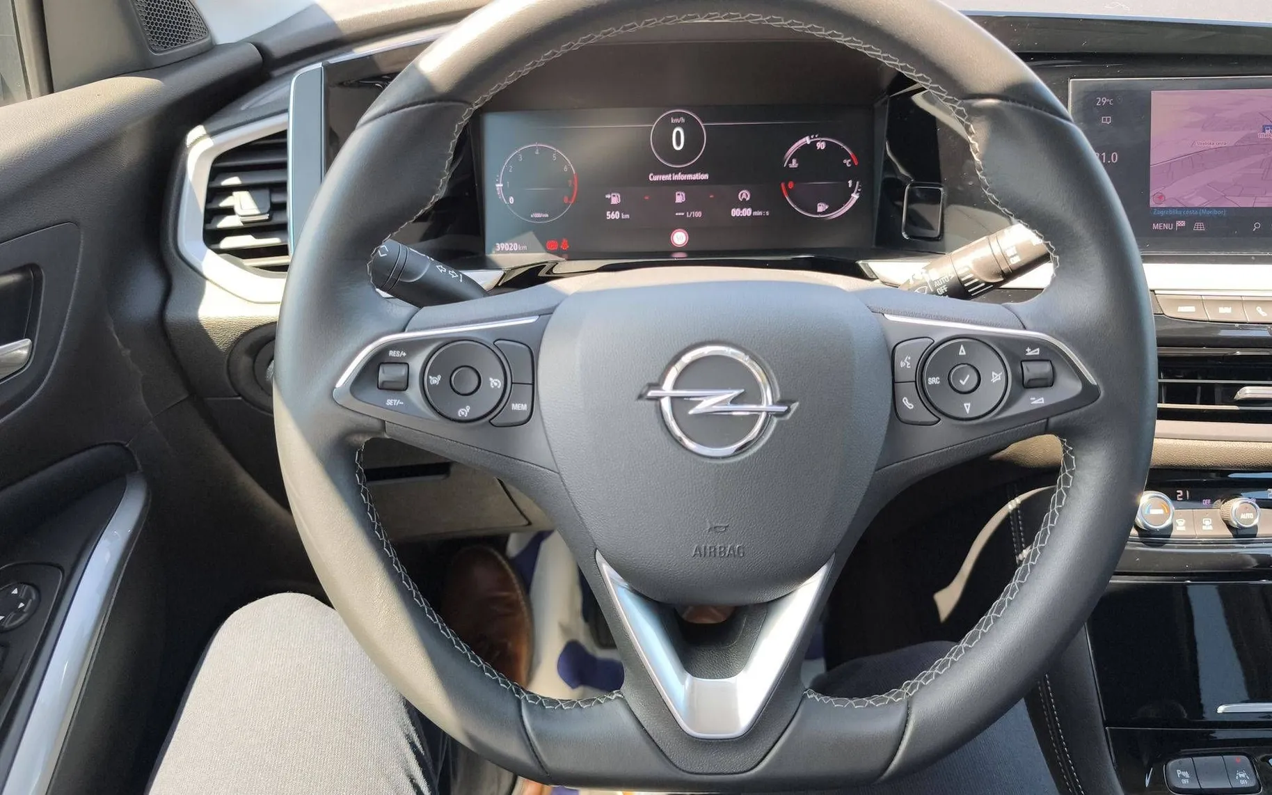 Notranja slika - Opel Grandland - 1.2 Turbo GS - 14