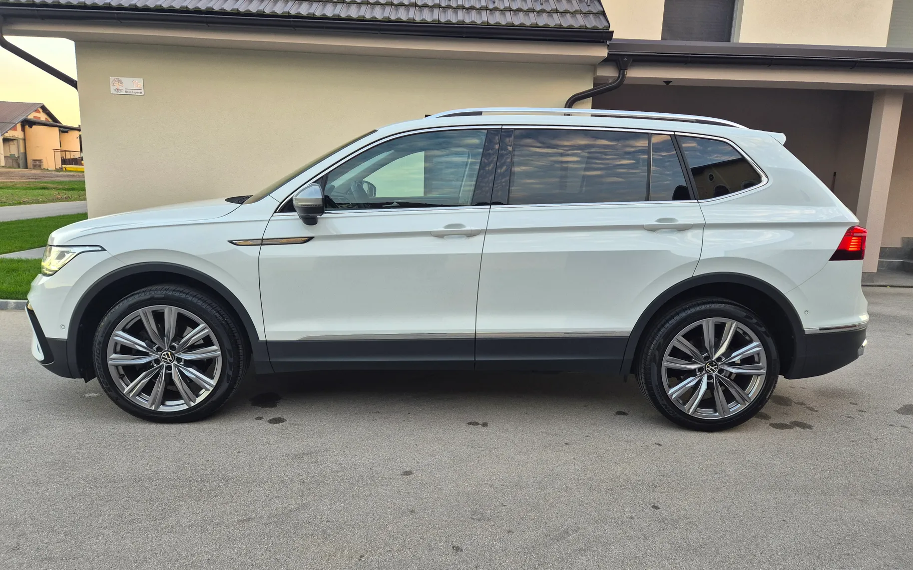 Zunanja slika - Volkswagen Tiguan - 4motion 2.0 TDI BMT Elegance DSG - 2