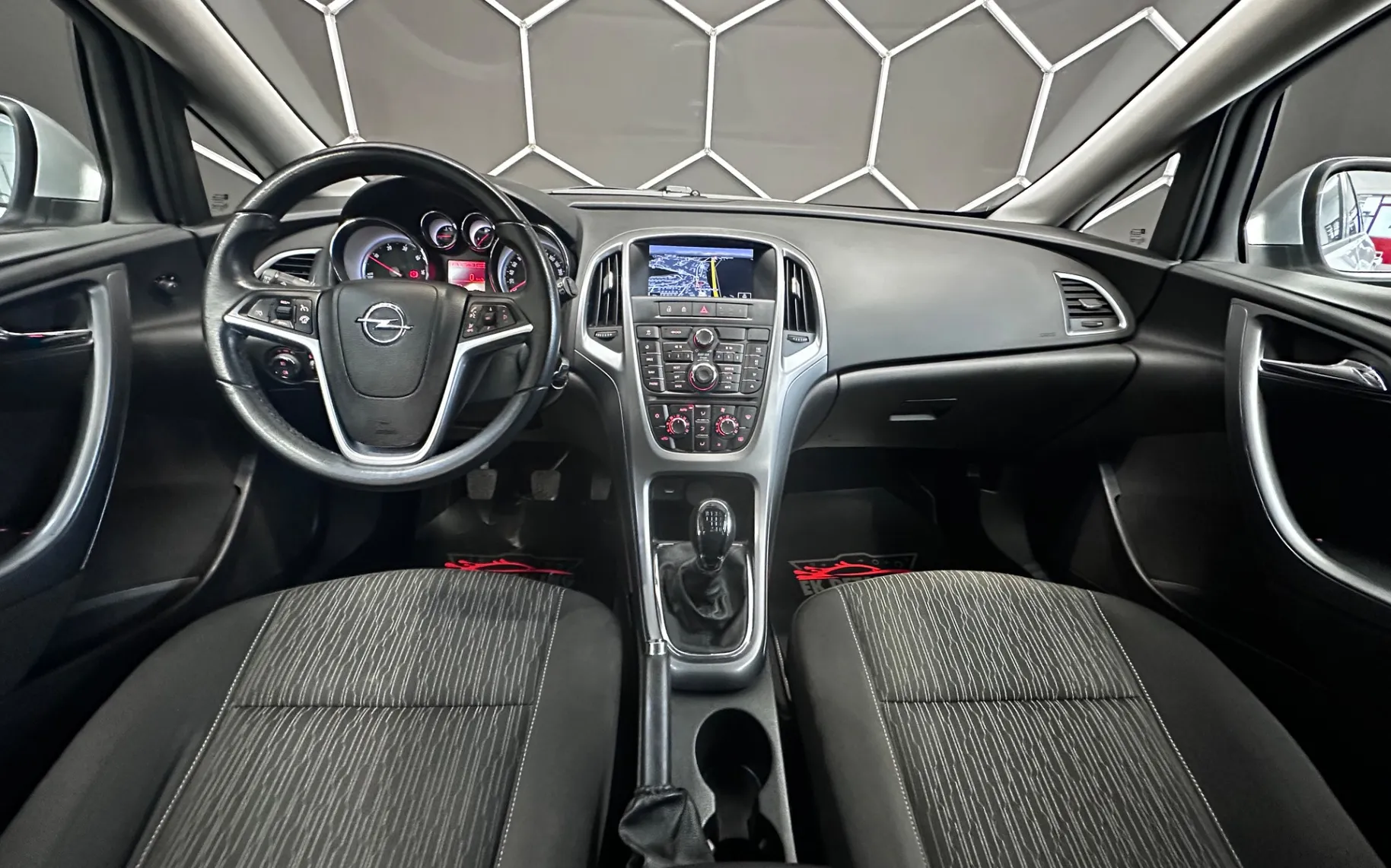 Notranja slika - Opel Astra - Sports Tourer 1.6 CDTI SLO+NAVI+TEMPOMAT... - 9