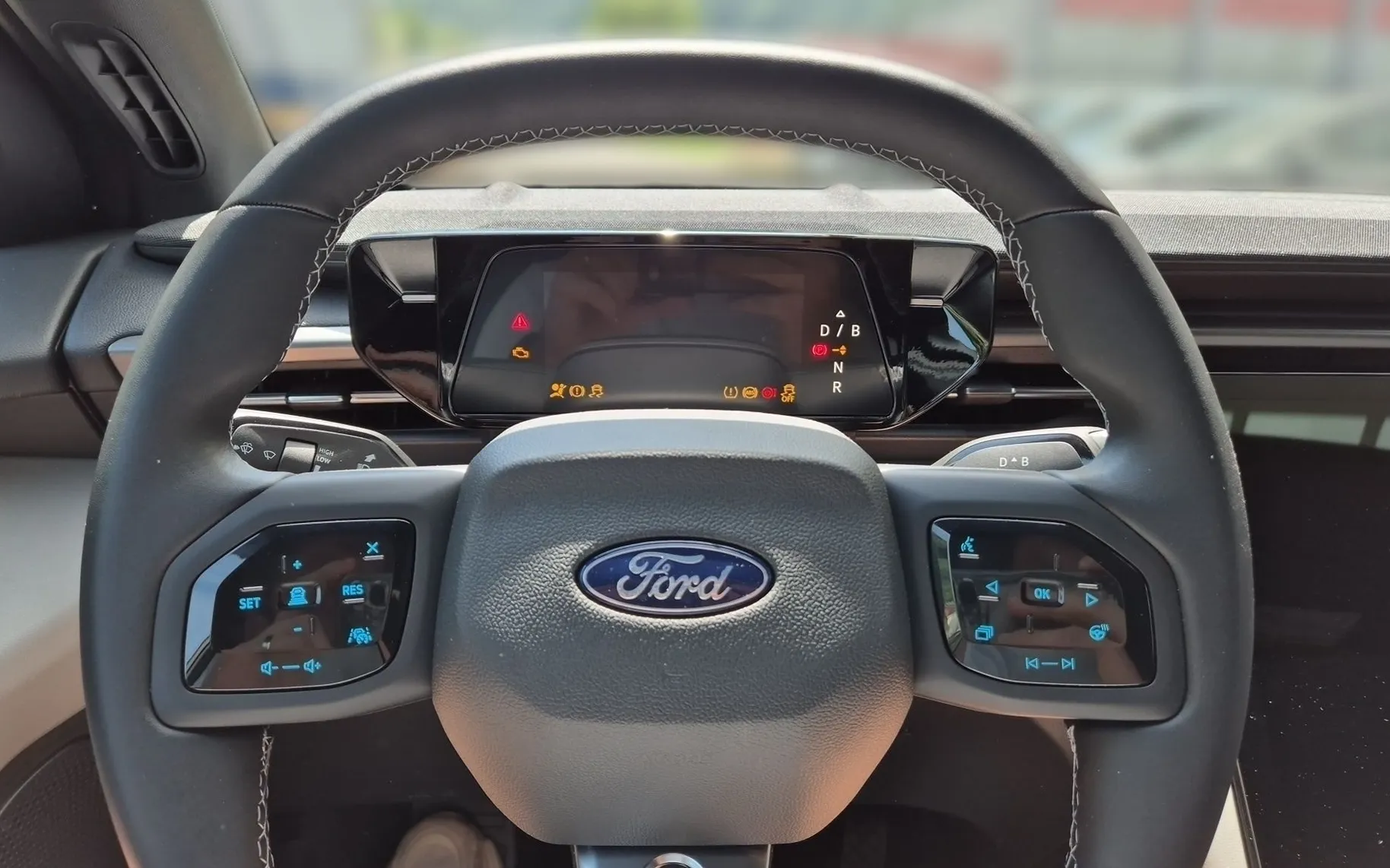 Zunanja slika - Ford Capri - 79 kWh 250 kW  340 KM  samodejni AWD - 11