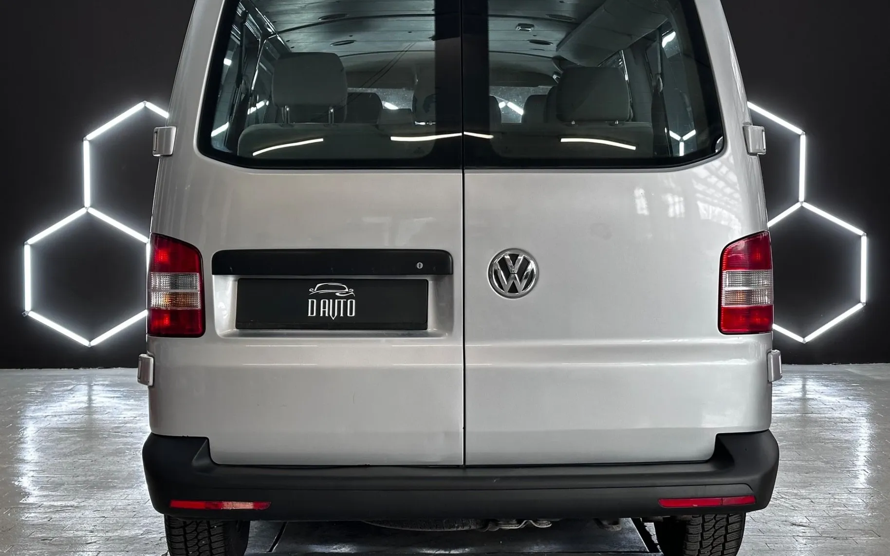 Notranja slika - Volkswagen Transporter - 2.0 TDI 9 SEDEŽEV... - 7