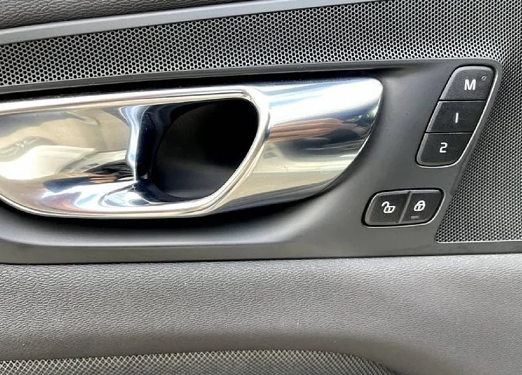 Zunanja slika - Volvo XC60 - T8 Recharge Twin Engine AUT R-Design - 15