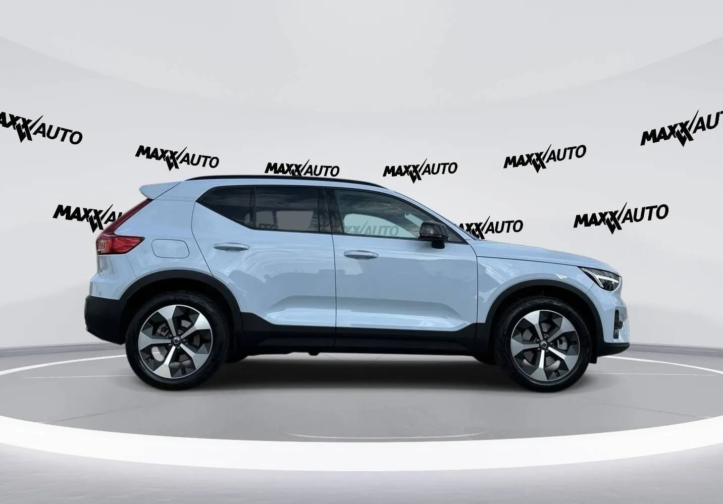 Zunanja slika - Volvo XC40 - B3P Plus Dark Avt - 4