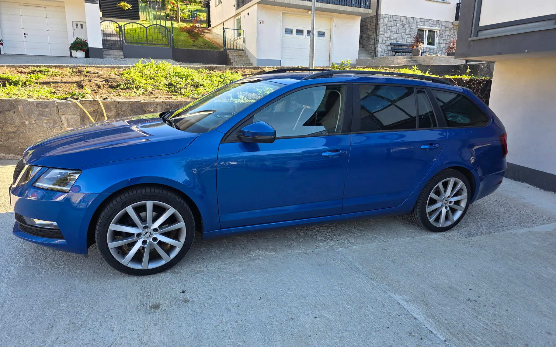 Zunanja slika - Škoda Octavia - Combi 2,0 TDI Family DSG - 1