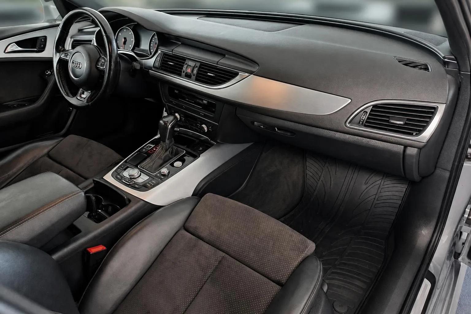 Notranja slika - Audi A6 Avant - 2.0 TDI ultra S-LINE-KAMERA-FULL LED-GARANCIJA - 10