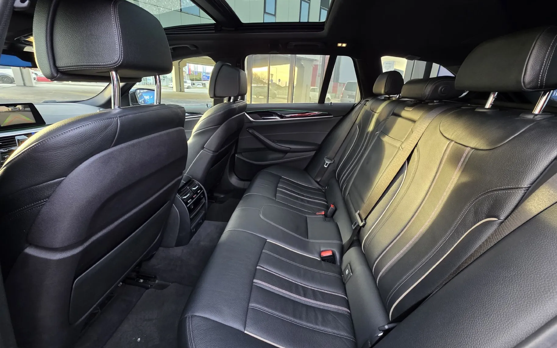 Zunanja slika - BMW Serija 5 - Touring: 520d aut. M PAKET.HUD.360KAMERA.AMBIENTAL - 11