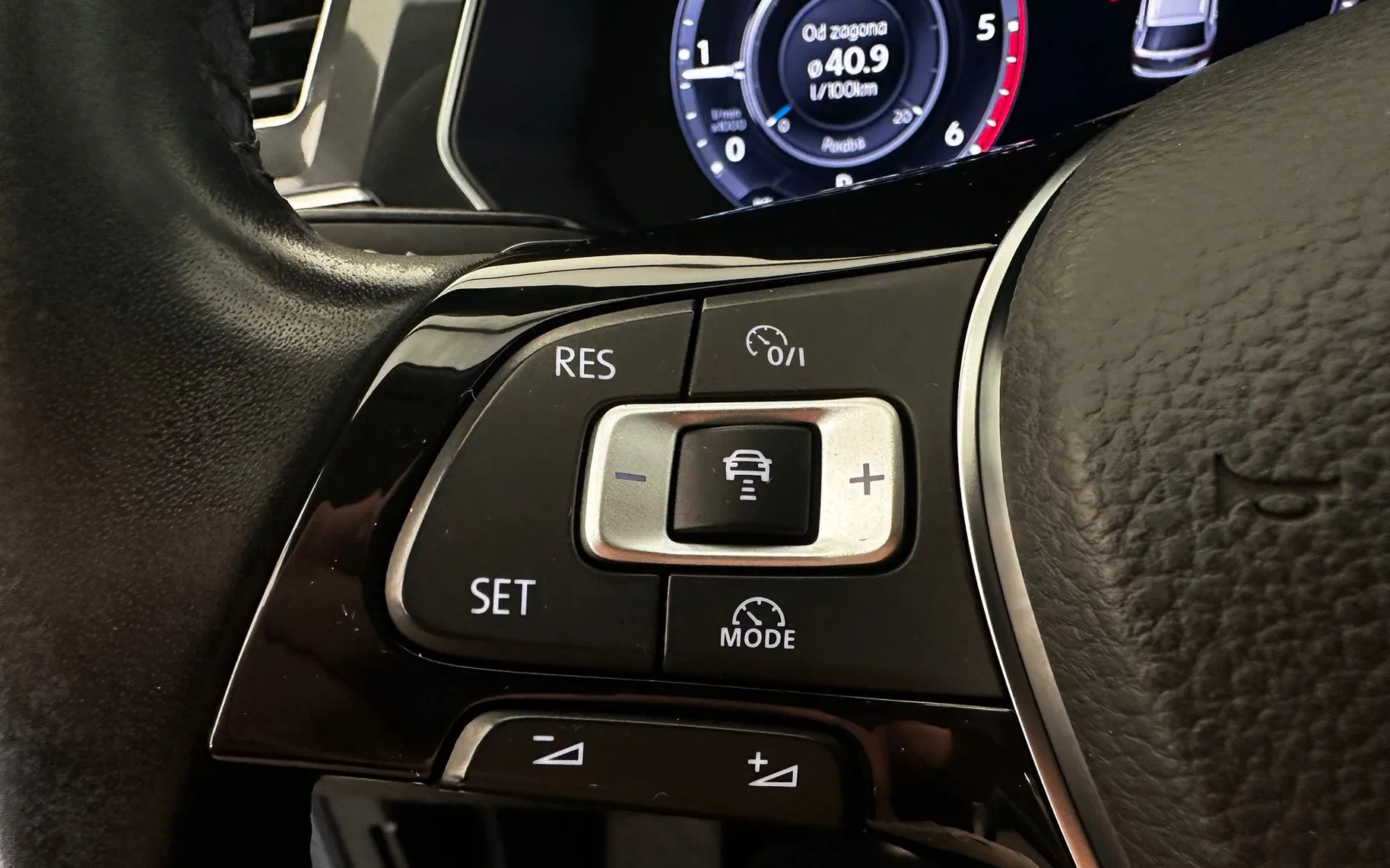 Notranja slika - VW Tiguan - 2.0TDI-DSG-HIGHLINE-VIRTUAL-LED-F1-19COL-NA OBROKE - 8