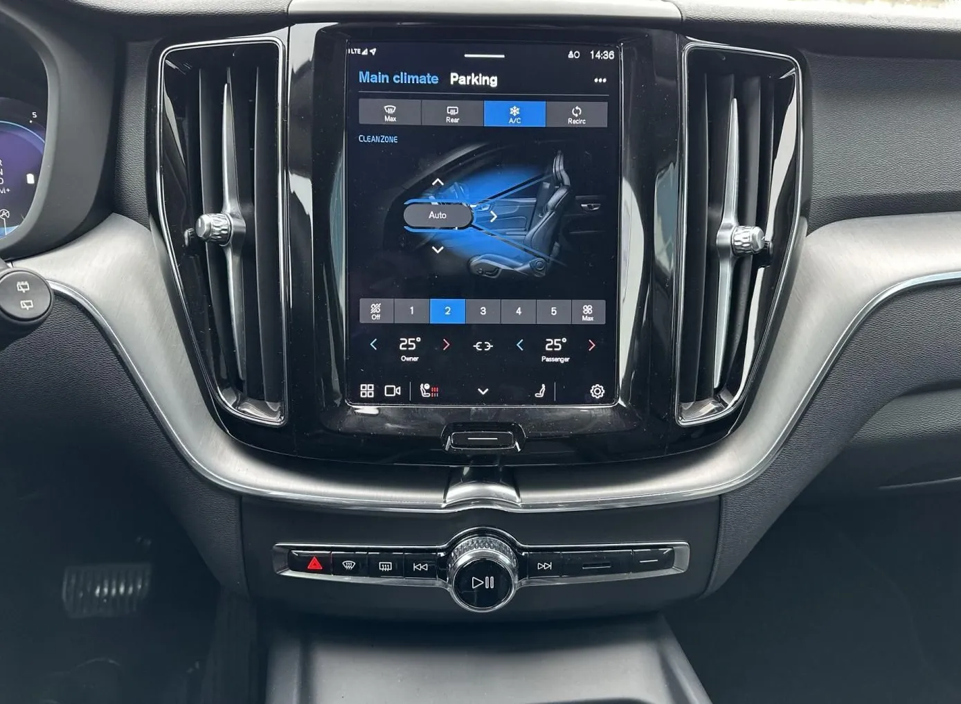 Zunanja slika - Volvo XC60 - B4D Core Avt. LED-KAMERA-KEYLESS - 19