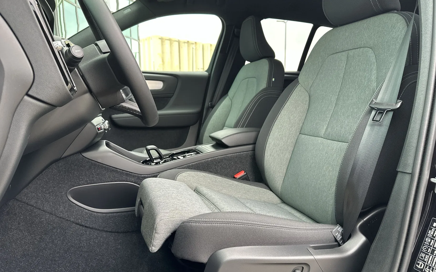 Zunanja slika - Volvo XC40 - B3  P  Plus Black Edition... - 10