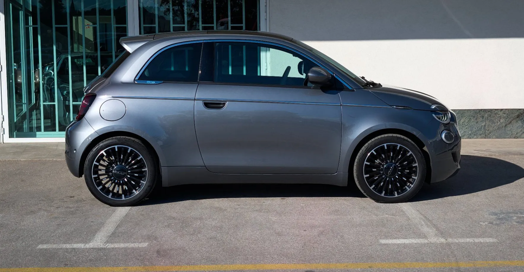 Zunanja slika - Fiat 500 - e 42 kWh Garancija do 2028 Panorama tempomat LED - 4
