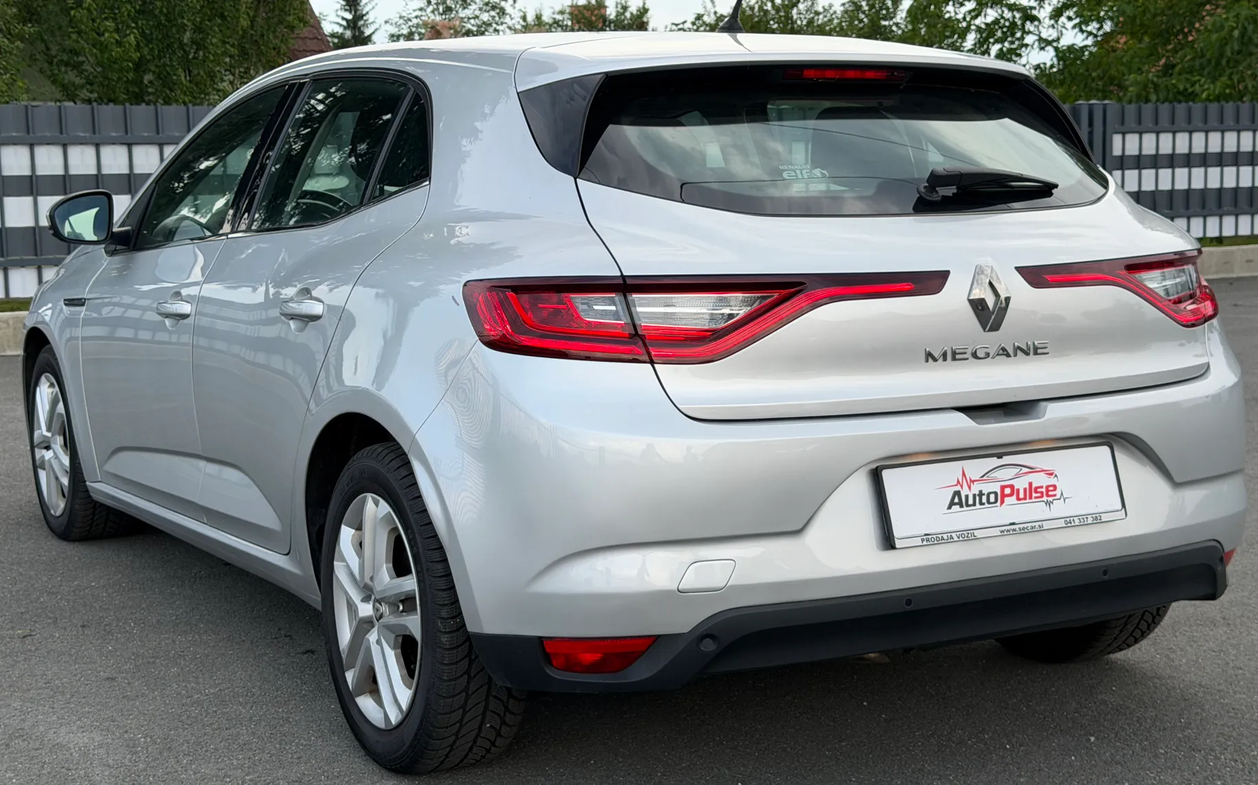 Zunanja slika - Renault Megane - Mégane Mégane Berline dCi 110 Energy Bose EDC - 4