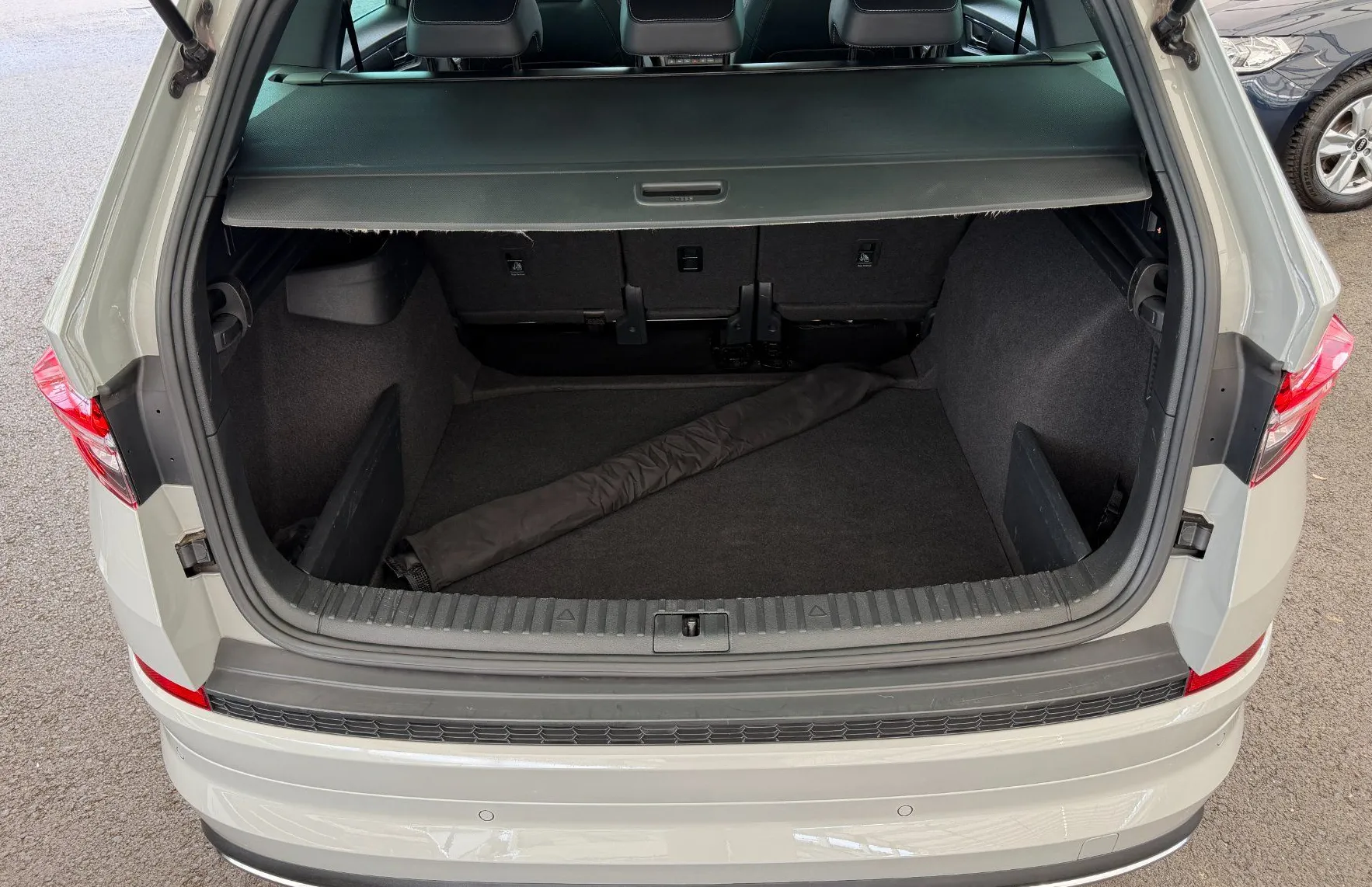 Zunanja slika - Škoda Kodiaq - Sportline 2.0 TDI DSG - USNJE - PANO - KAMERA - 11