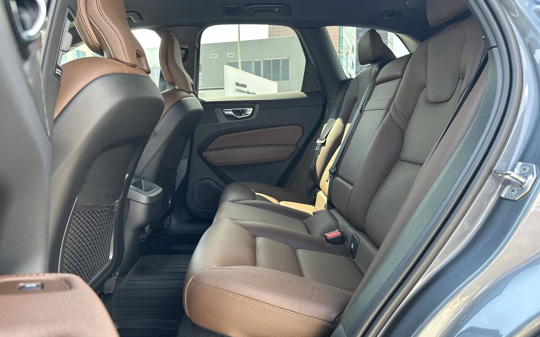 Notranja slika - Volvo XC60 - B4D AWD Inscription Avt. - 11