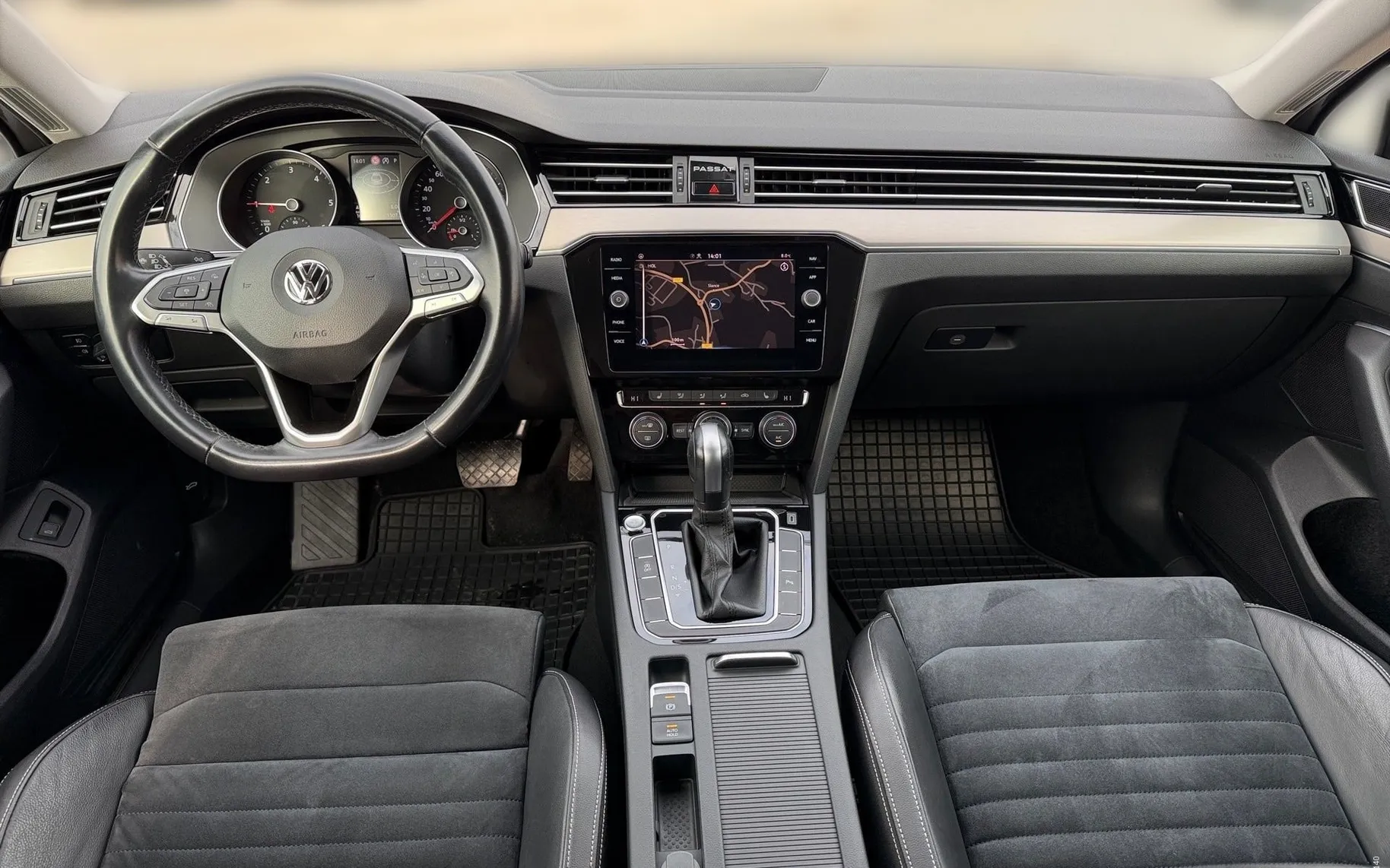 Notranja slika - Volkswagen Passat - 2.0 TDI Elegance DSG Matrix - Kamera - SLO - 8