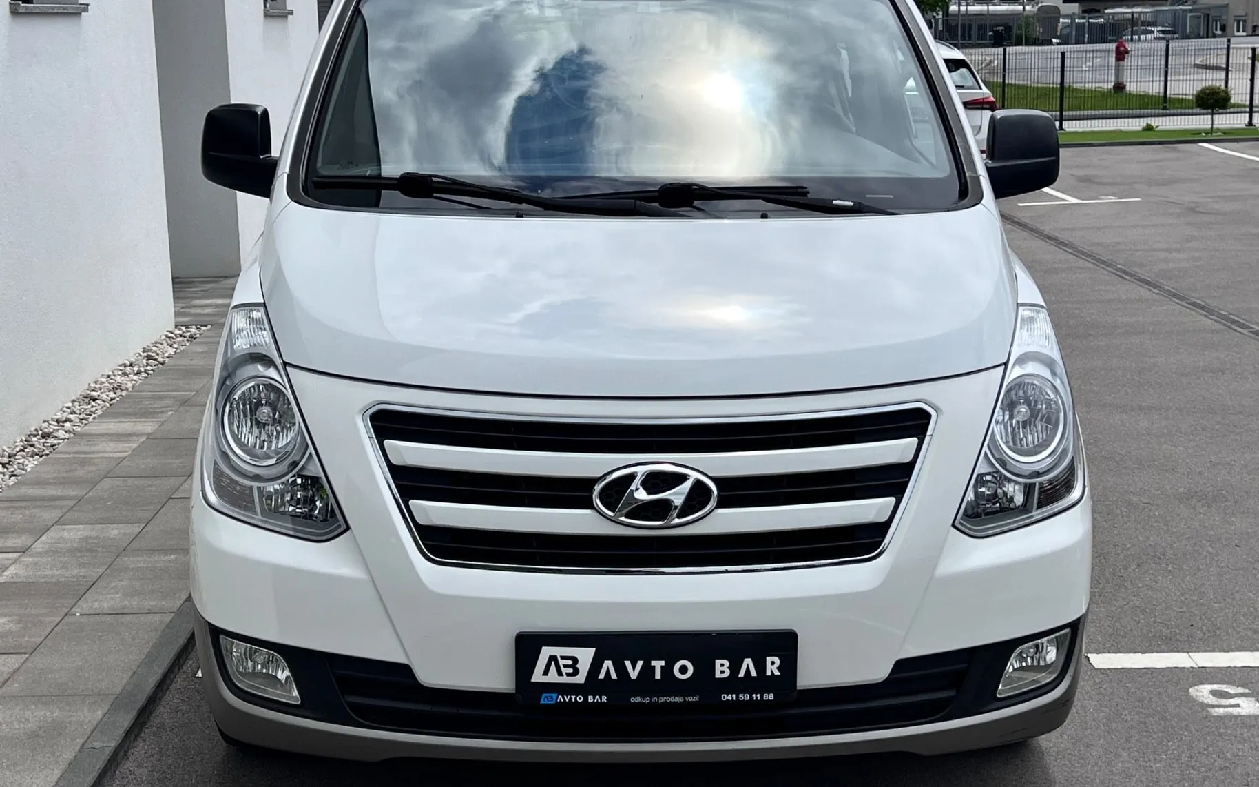 Zunanja slika - Hyundai H-1 - 2.5 CRDi+8SED+R.KAMERA+NAVI+3CONSKA KLIMA... - 2