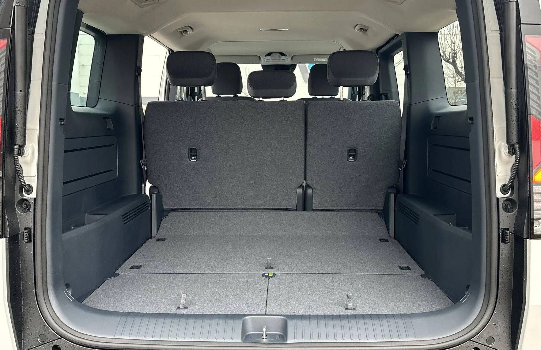 Zunanja slika - KIA PV5 - 71.2 kWh baterija 120 kW  163 KS  Quantum - 20