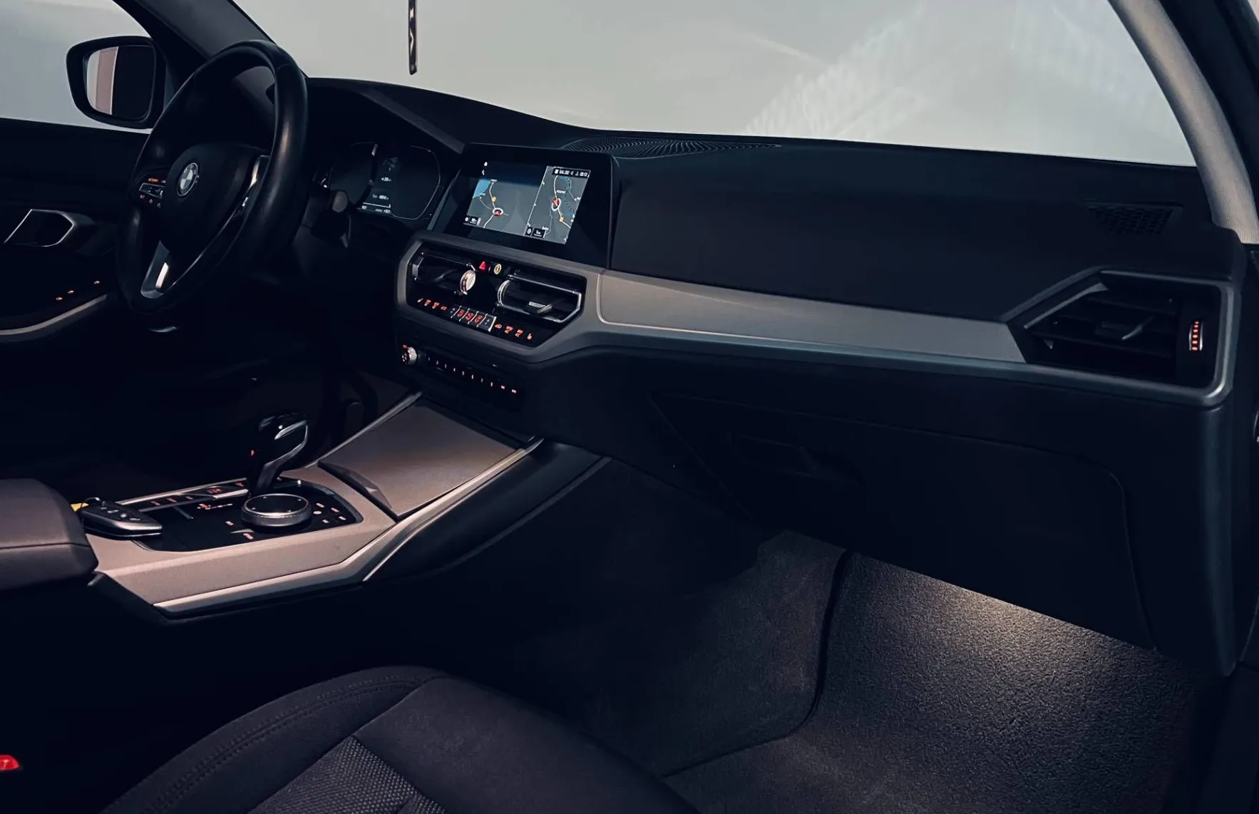 Zunanja slika - BMW Serija 3 - Touring: 318d LED-NAVI-KAMERA-ACC - 11