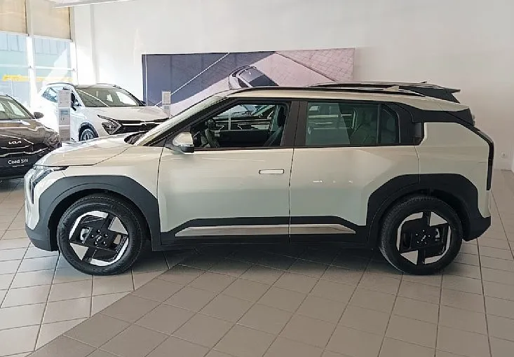 Zunanja slika - KIA EV3 - 58.3 kWh baterija. 150 kW  204 KM  Star - 3