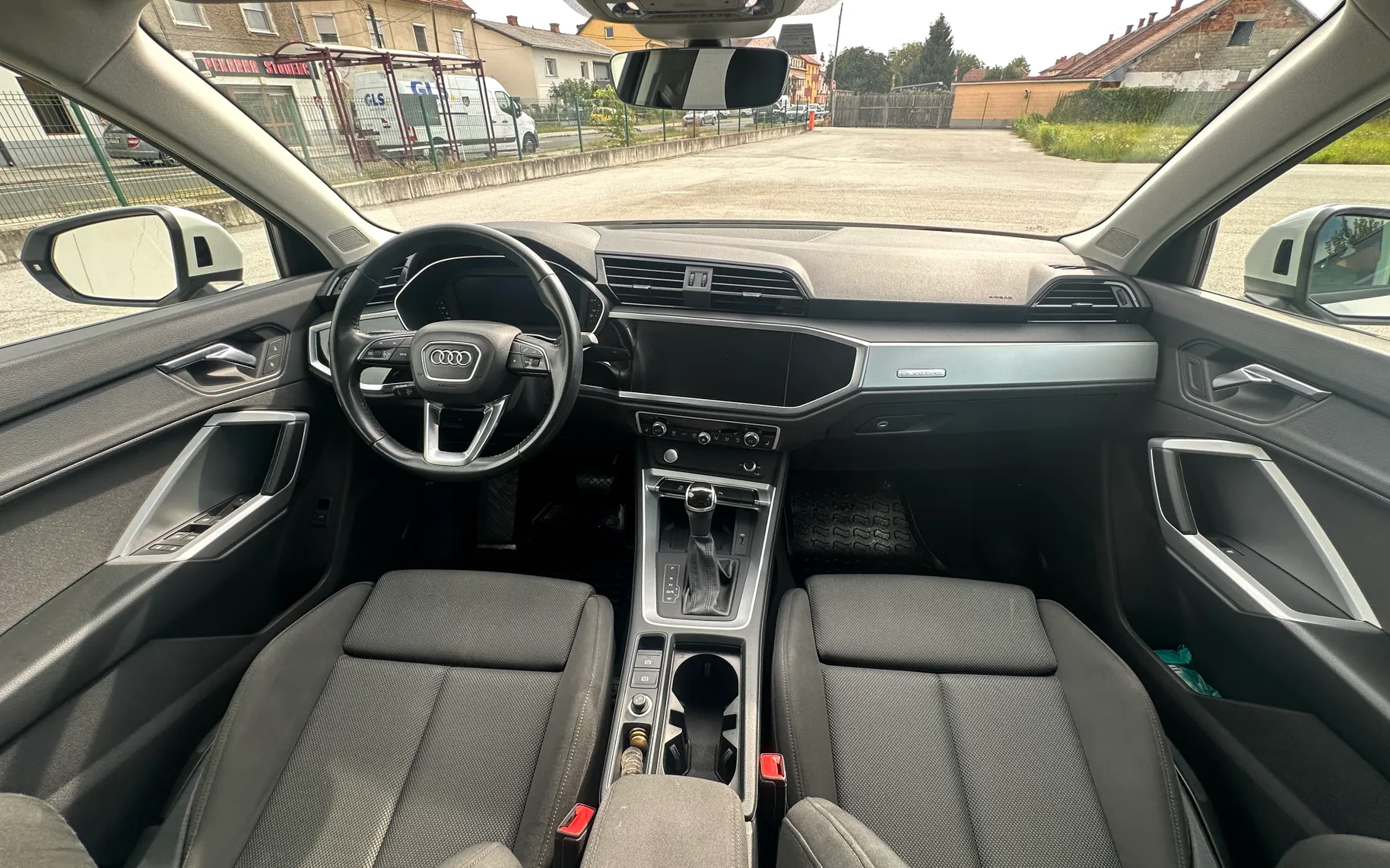 Notranja slika - Audi Q3 - quattro 40 TDI Advanced S tronic - 6