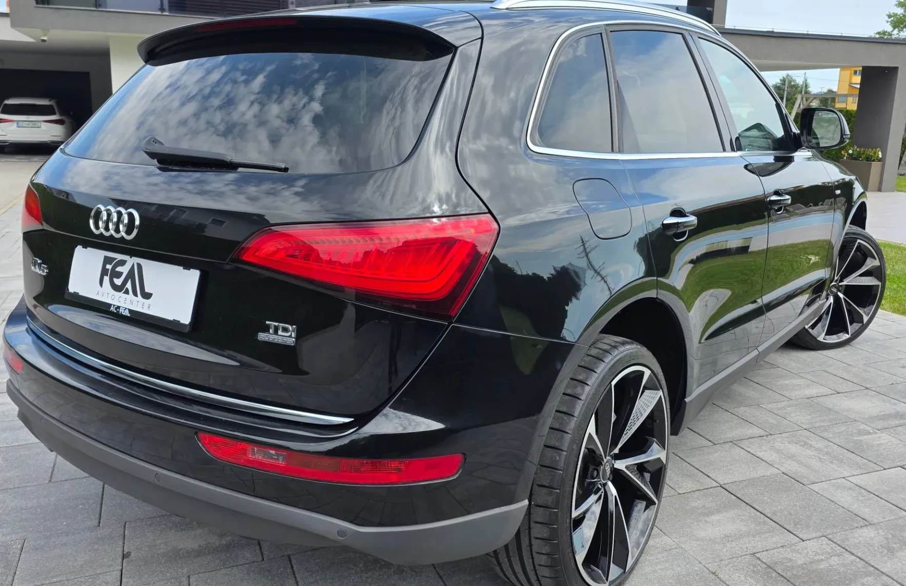 Zunanja slika - Audi Q5 - 2.0 TDI-Q-4X4-S LINE-AVT-PANORAMA-XENON-NAVI-USNJE- - 4
