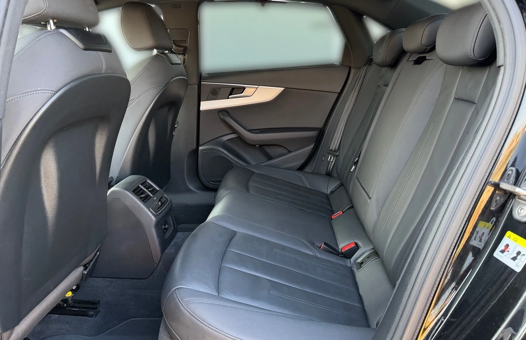 Zunanja slika - Audi A4 - 40 TDI S tronic advanced-Usnje-ACC-PDC-Navigacija. - 11