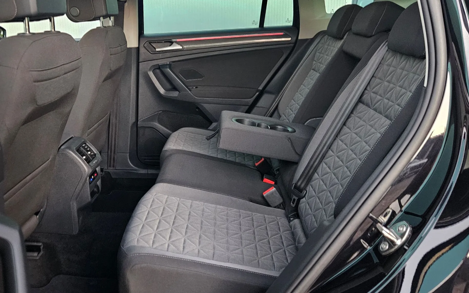Zunanja slika - Volkswagen Tiguan - 2,0 TDI BMT Life DSG 4 motion - 11