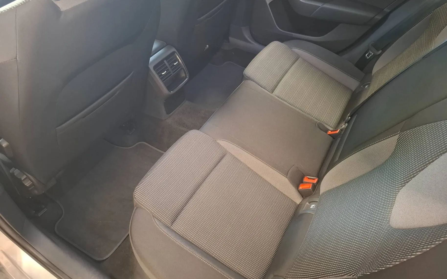 Notranja slika - Škoda Octavia - Combi 2.0 TDI DSG-VIRTUAL-FULL LED-VELIKA NAVI-ACC - 10