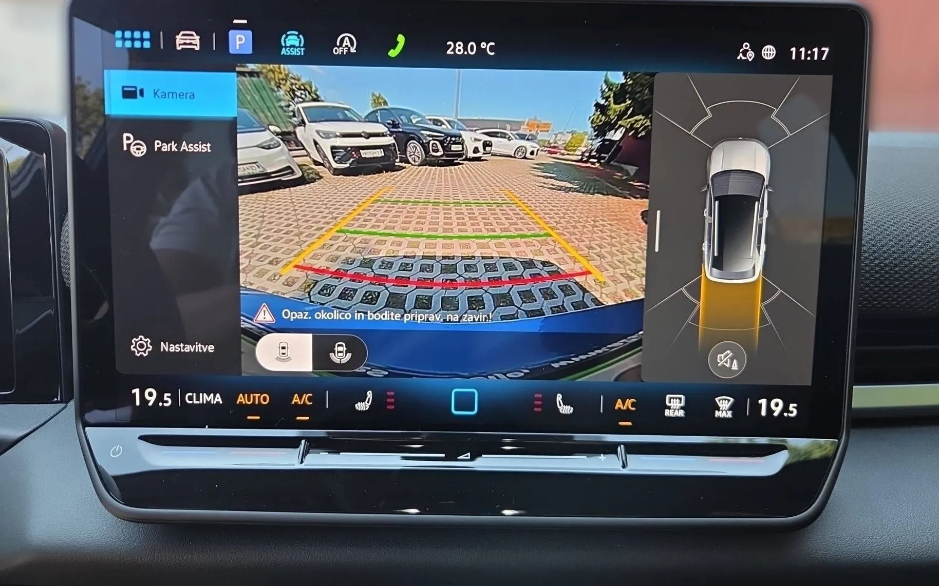 Notranja slika - Volkswagen T-Roc - 1.5 eTSI R-Line DSG 150KM - 10