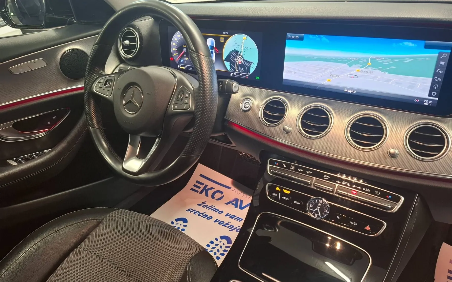 Notranja slika - Mercedes-Benz E-Razred - E 220 d SAMO 83000KM-1LASTNIK-SLO-FUL LED-ALU 20 - 9