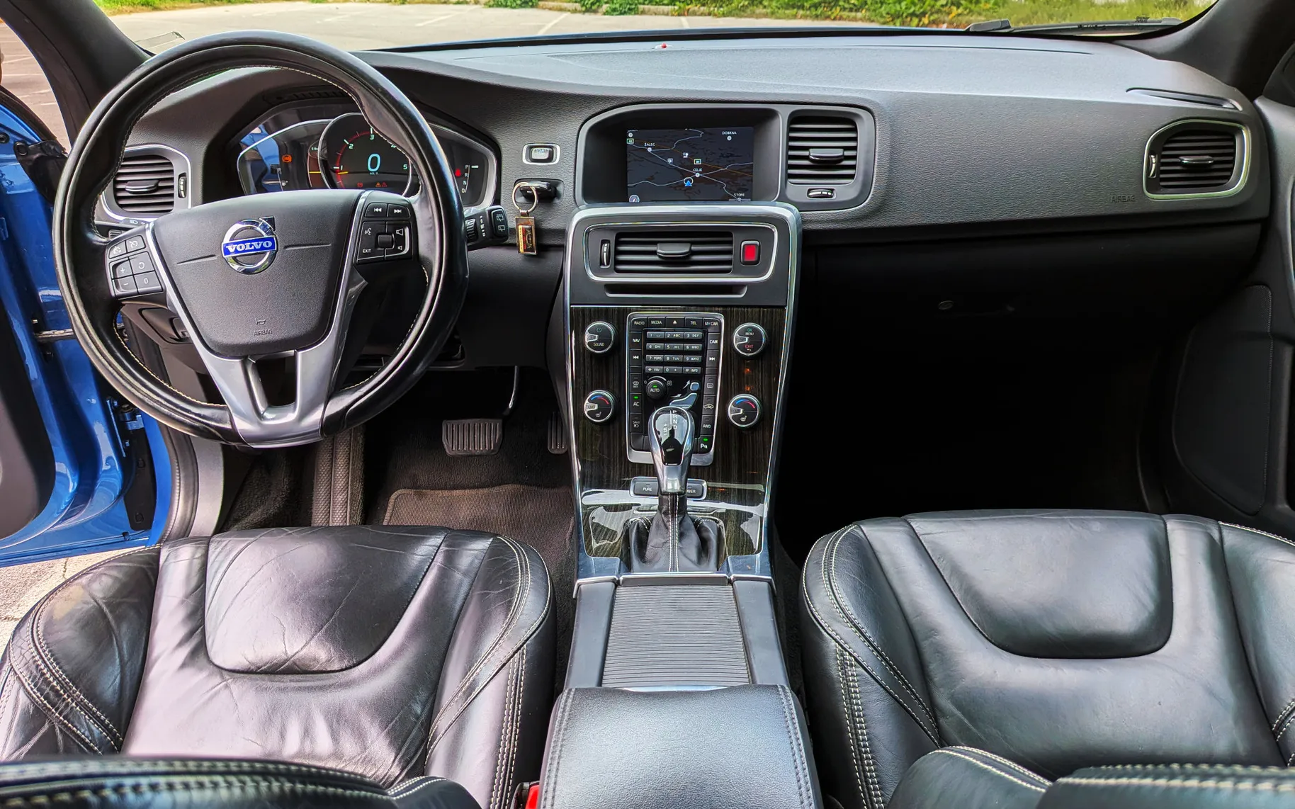 Notranja slika - Volvo V60 - 2.4 Diesel D6 5-valjev AWD Priključni HIBRID Summum+Polestar doda - 5