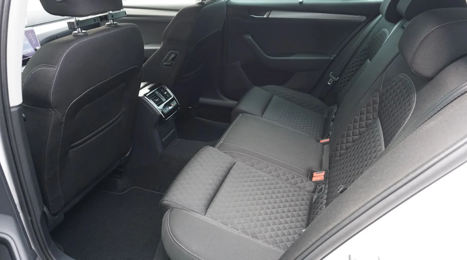 Zunanja slika - Škoda Superb - 2.0 TDI Style Combi  110 kW+Xenon+Memory+ACC+Kamer - 14