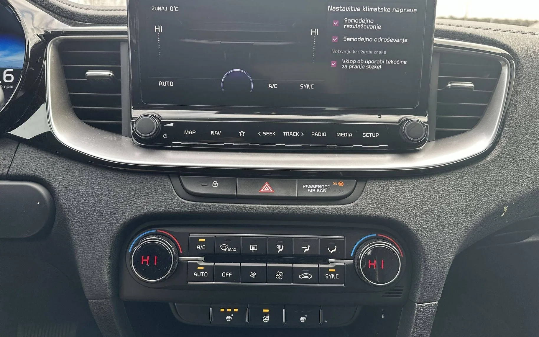 Notranja slika - KIA XCeed - 1.5 T-GDi EX WAY 7DCT - 19