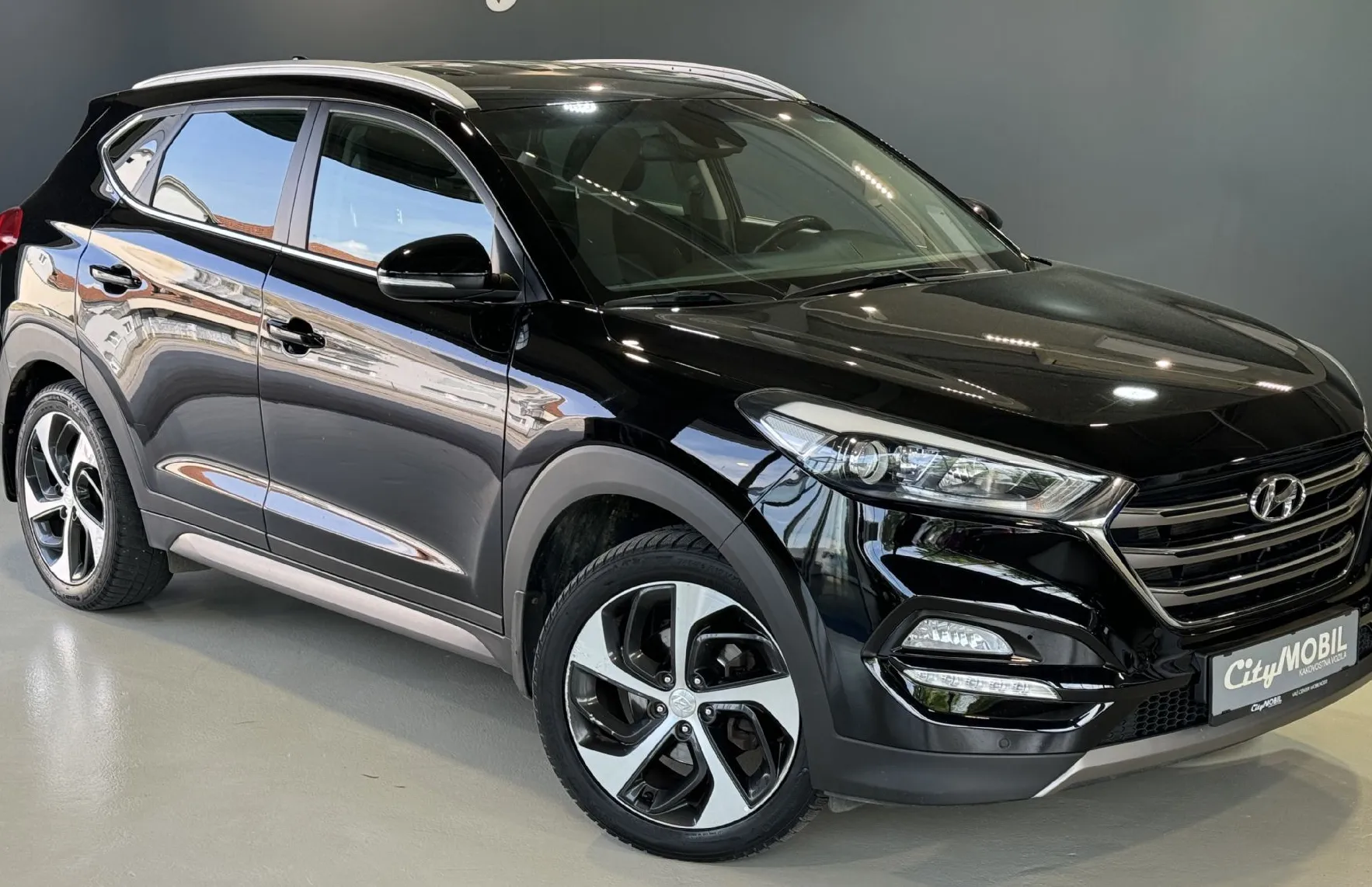 Zunanja slika - Hyundai Tucson - 1.LASTNIK-SLO-4WD-NOVI MOTOR-KAMERA-NAVI-GRETJE SE - 2